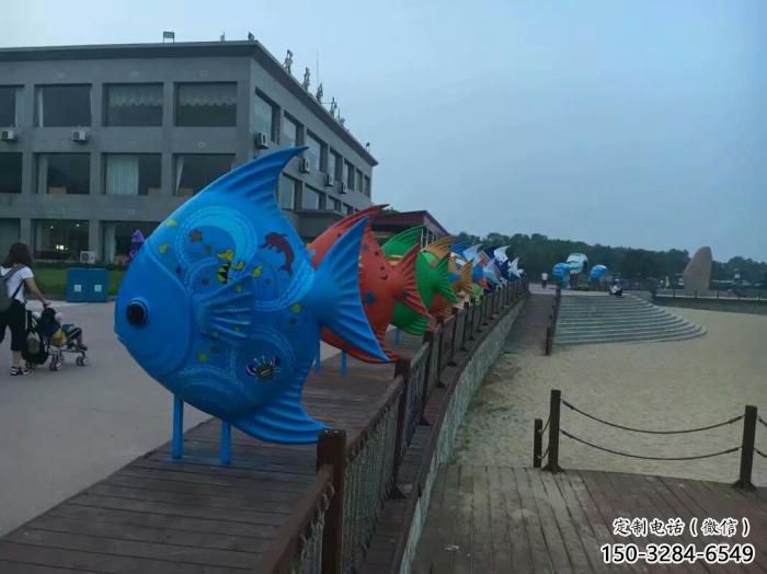 商場(chǎng)玻璃鋼金魚雕塑 仿真海洋生物雕塑 店門口小品
