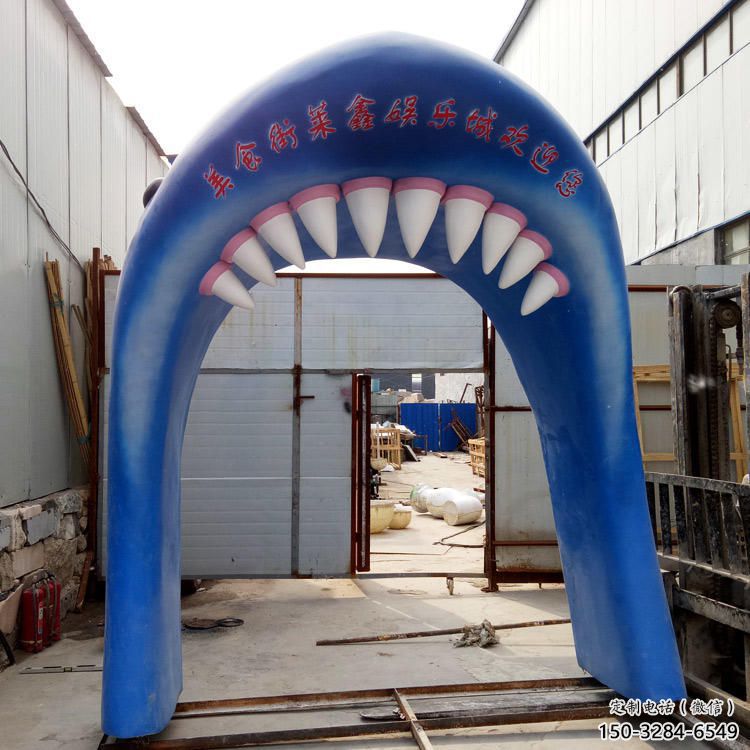 鱷魚(yú)大門(mén)雕塑