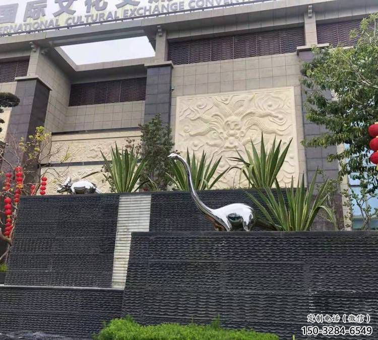 廣場(chǎng)恐龍雕塑供需，廣場(chǎng)雕塑，景觀鏡面恐龍雕塑定制