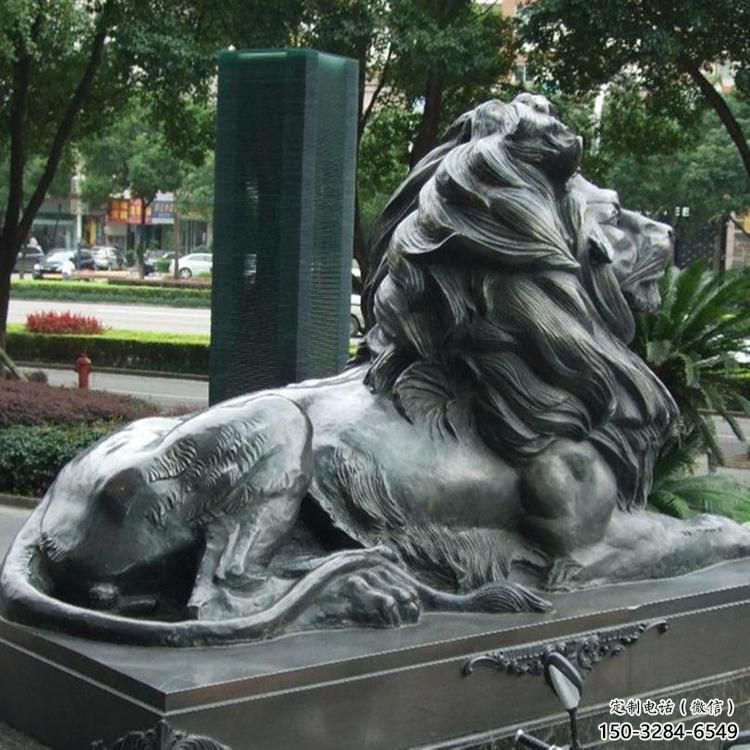 公園獅子雕塑定做，小區(qū)擺件，鑄銅趴獅雕塑制作