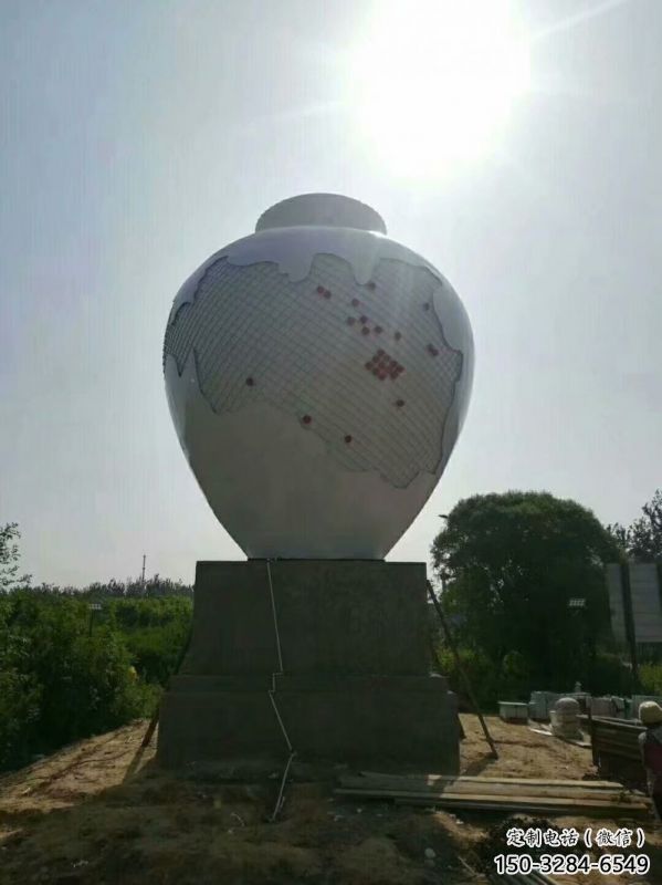 廣場瓶子雕塑