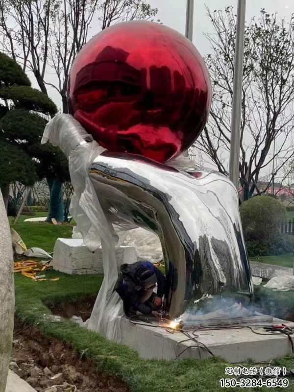 火球雕塑觀賞型，小區雕塑，不銹鋼手托火球雕塑優價