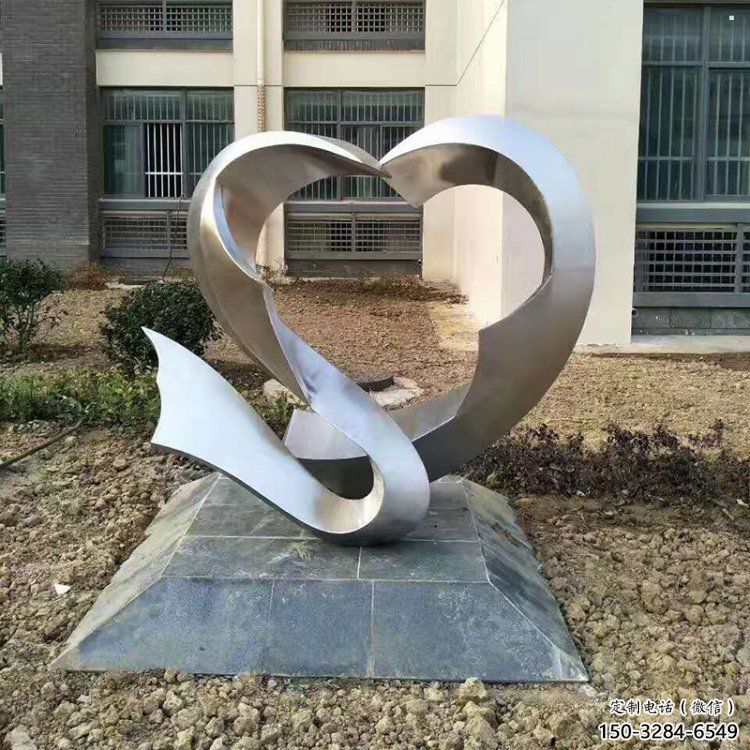 校園桃心雕塑