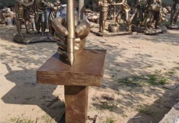手握鋼筆雕塑承接，城市雕塑，仿銅手握鋼筆雕塑廠家