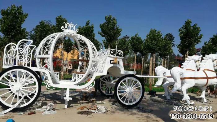 博爾塔拉廣場(chǎng)馬車(chē)雕塑