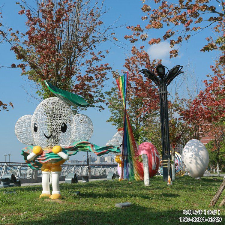 雙橋戶外鏤空卡通雕塑供應，花園小品，鐵藝卡通雕塑展品